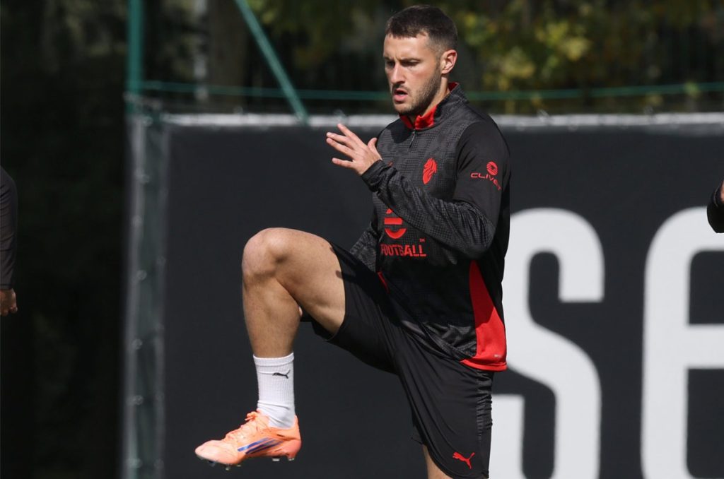 Santiago Giménez está por dejar el AC Milan