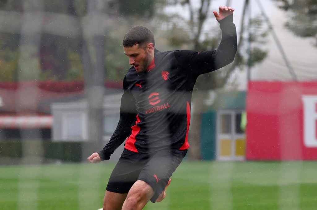 Santiago Giménez podría terminar en el West Ham United de Inglaterra
