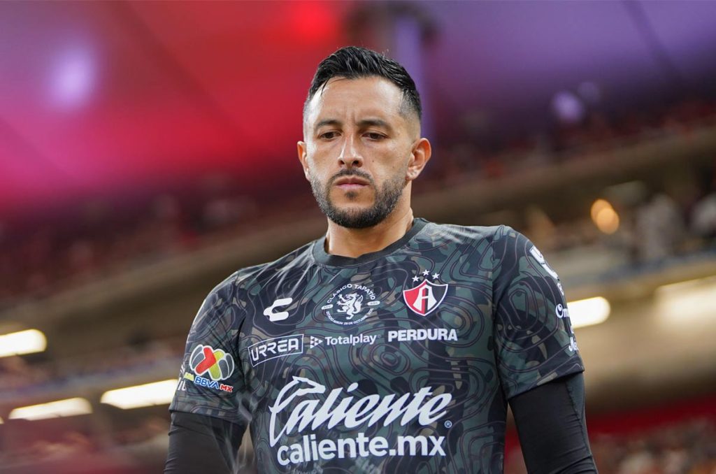 Sigue la novela entre Camilo Vargas y Atlas