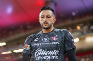 Sigue la novela entre Camilo Vargas y Atlas