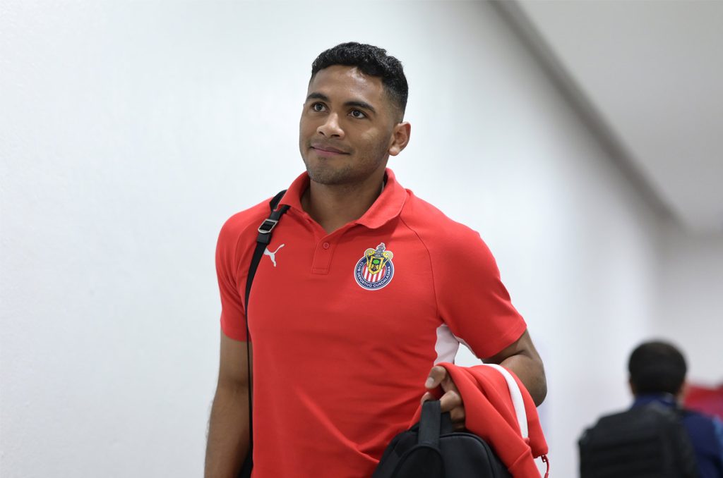 Tiba Sepúlveda ya tiene opciones para salir de Chivas