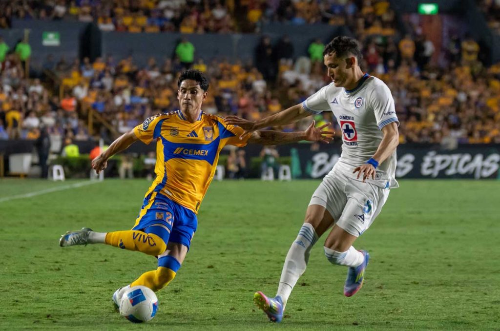 Uriel Antuna está en la mira de León y Pumas para el mercado de invierno