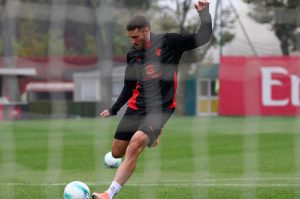 Agente de Santi Giménez: “La idea de dejar el Milán no existe”