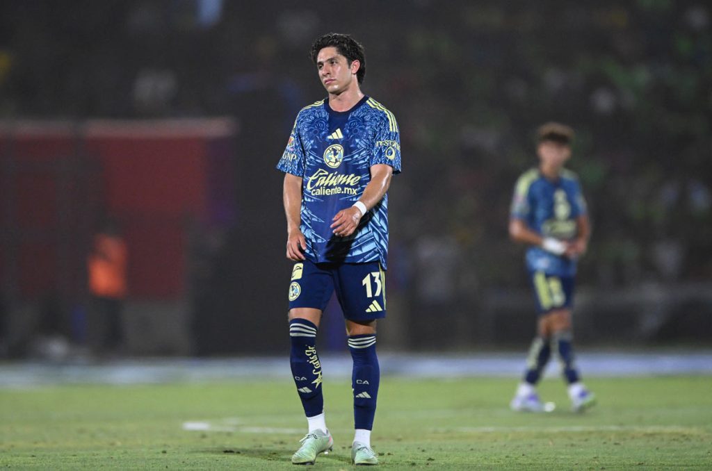 Alan Cervantes, uno de los futbolistas que estaría fuera de América