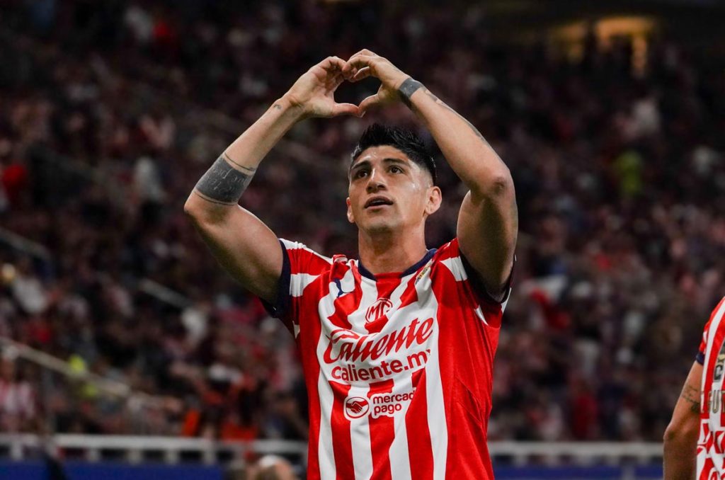 Alan Pulido tiene un salario bastante alto