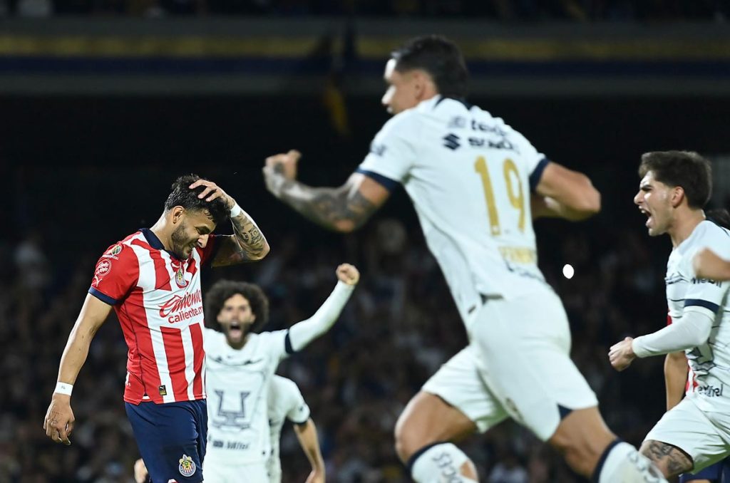 Alexis Vega también falló con Chivas un penal en CU