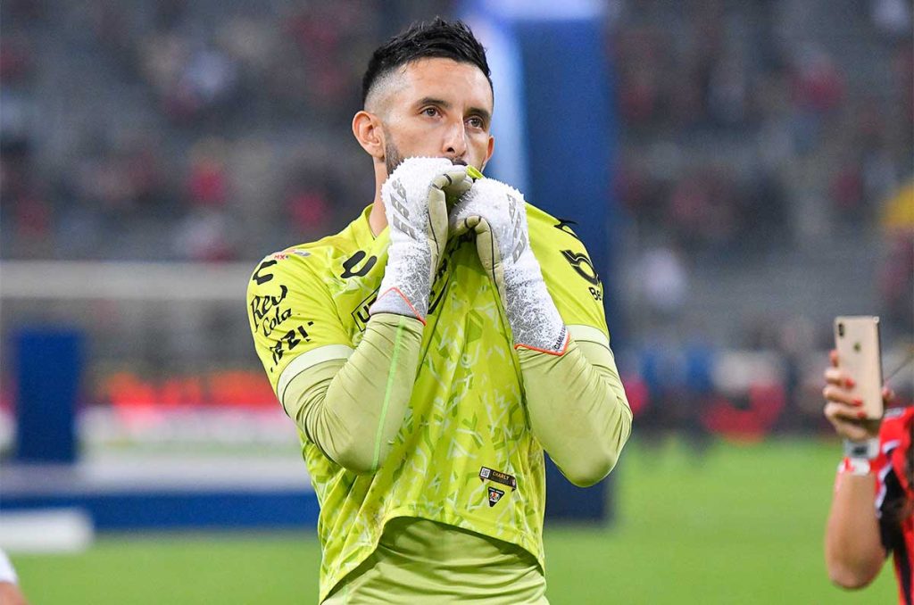 Camilo Vargas se volvió histórico con el bicampeonato de Atlas