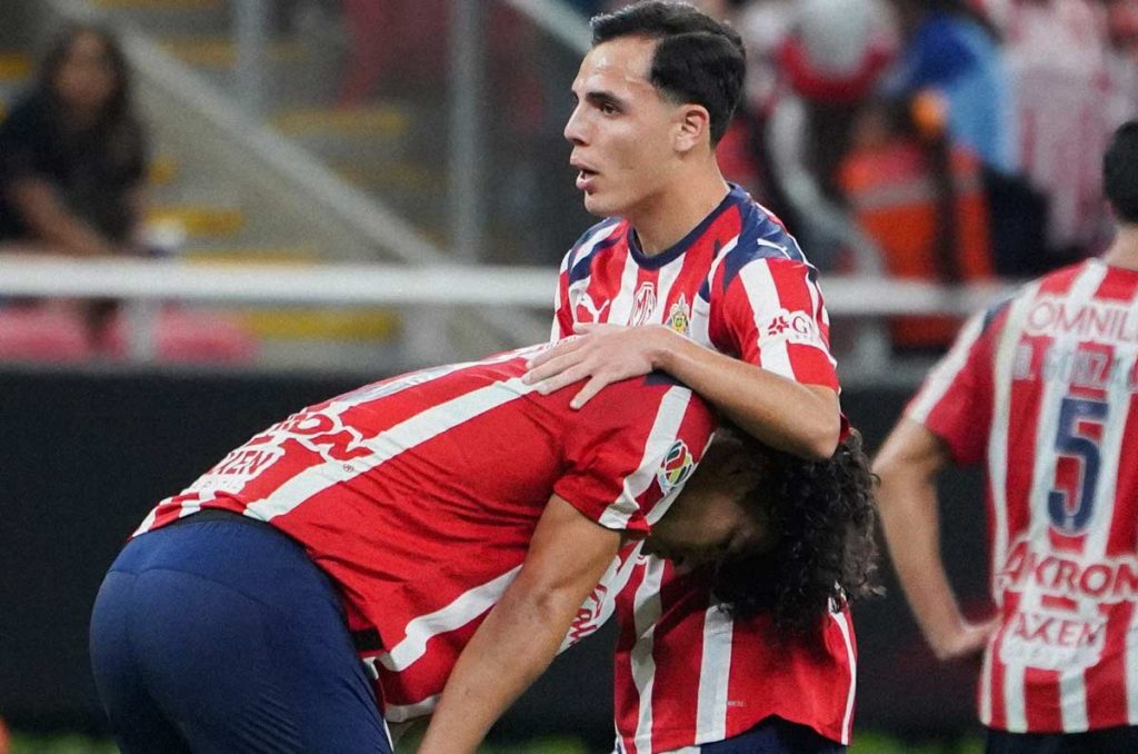 Hugo Camberos parece que se quedará en las Chivas