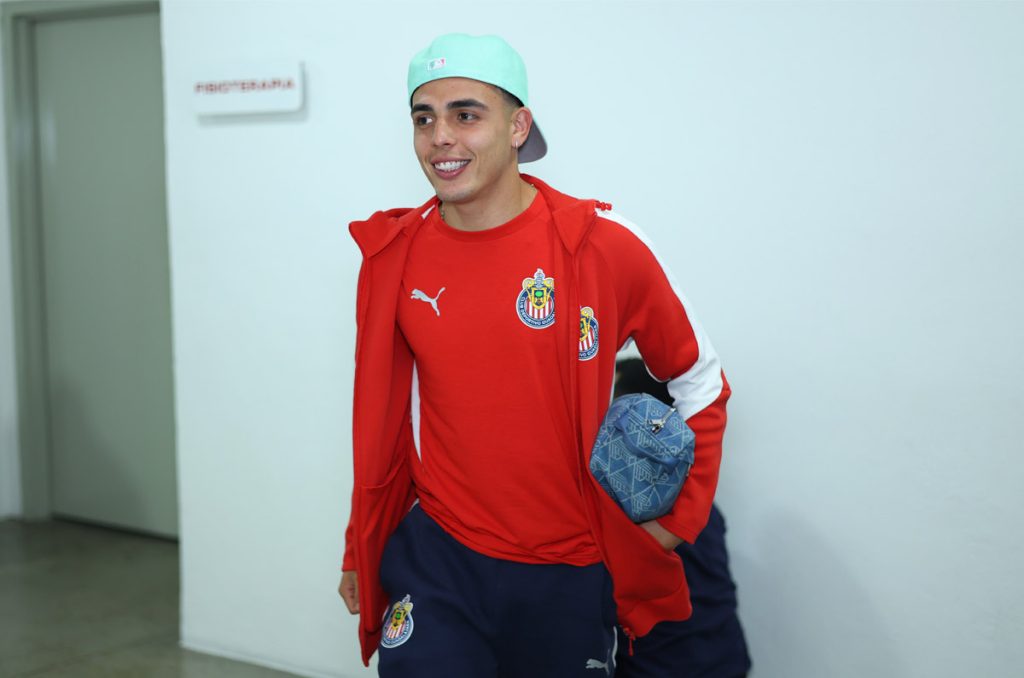 Chivas toma una decisión al respecto de Hugo Camberos