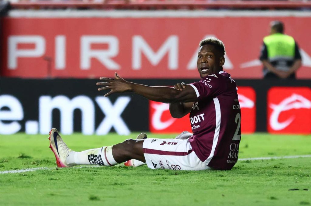 Diber Cambindo está en la órbita de Pumas