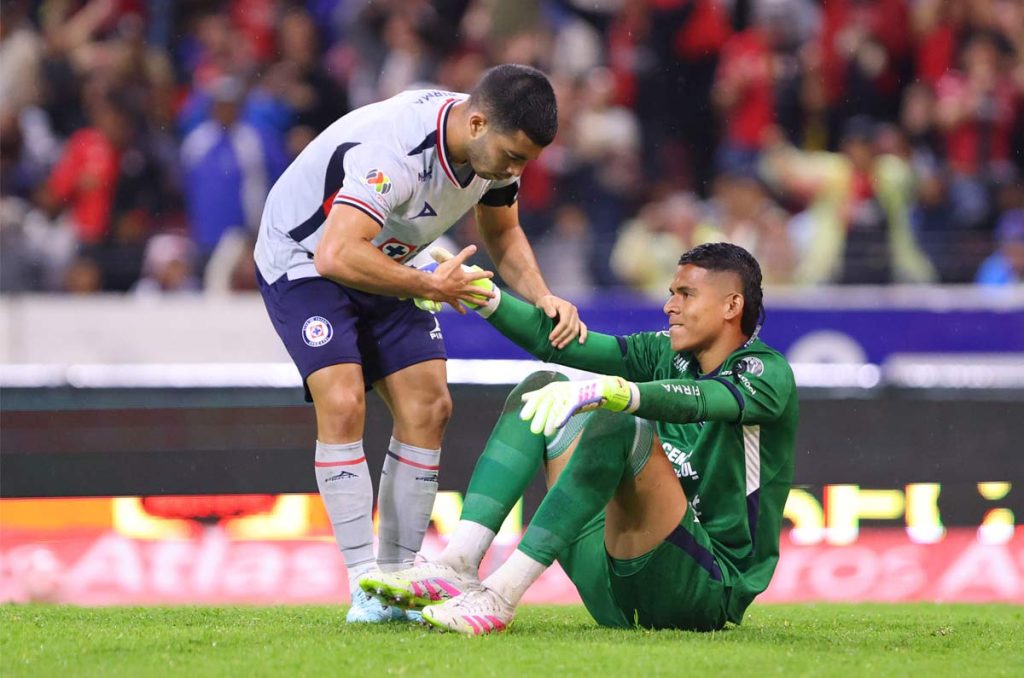 Erik Lira y Kevin Mier, dos de los futbolistas más valiosos de Cruz Azul