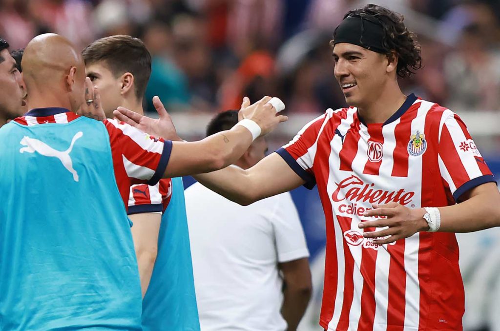 Chicharito ya se fue y Guti apunta a salir de Chivas