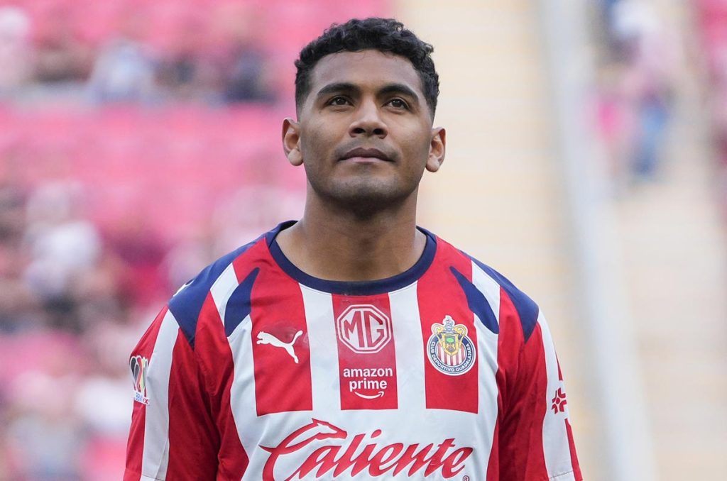 Gilberto Sepúlveda se queda en las Chivas para el Clausura 2026