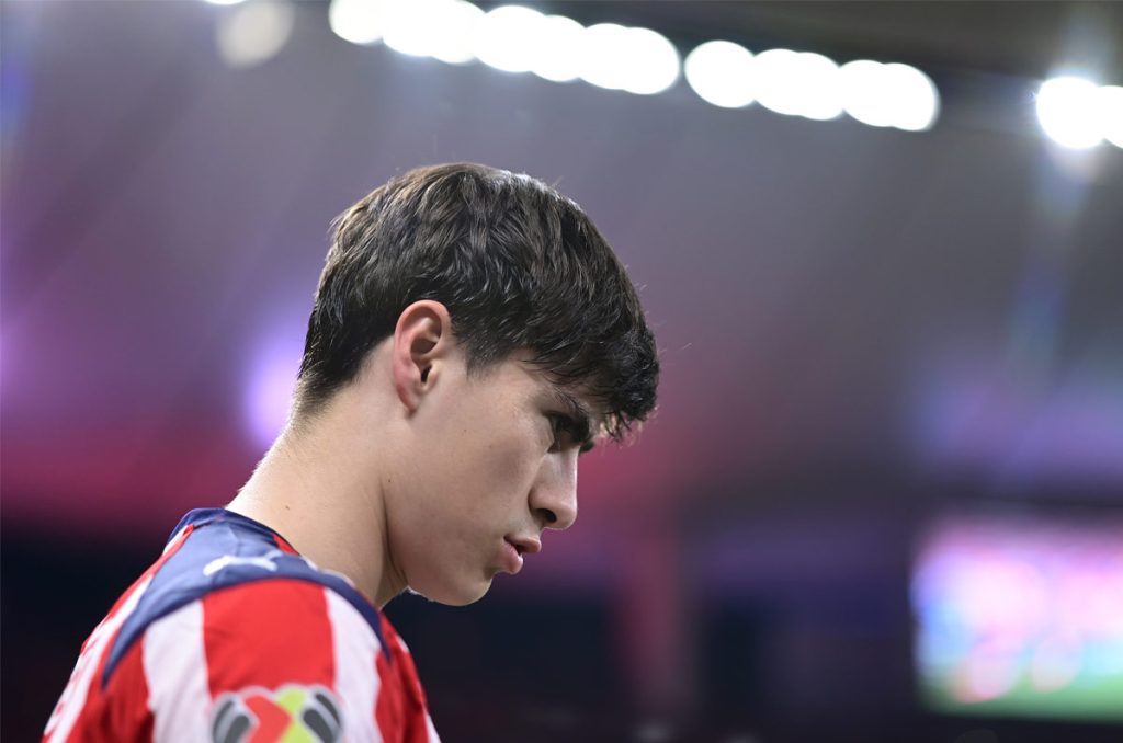 Hormiga González saldría de Chivas a Europa solo por 15 millones de dólares