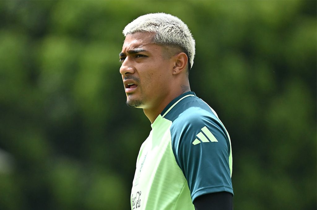 Julián Araujo, entre Liga MX y Escocia