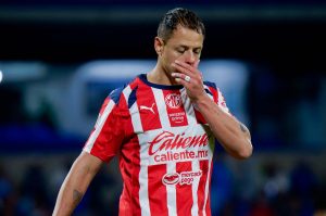 OFICIAL: Chivas se despide de Chicharito