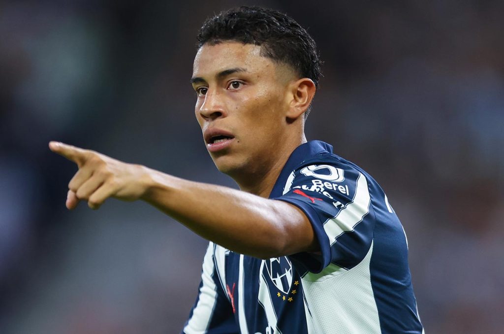 Johan Rojas está en la puerta de salida de Rayados de Monterrey