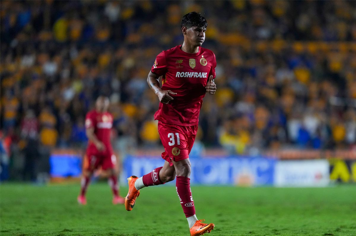 robert-morales-toluca-fuera