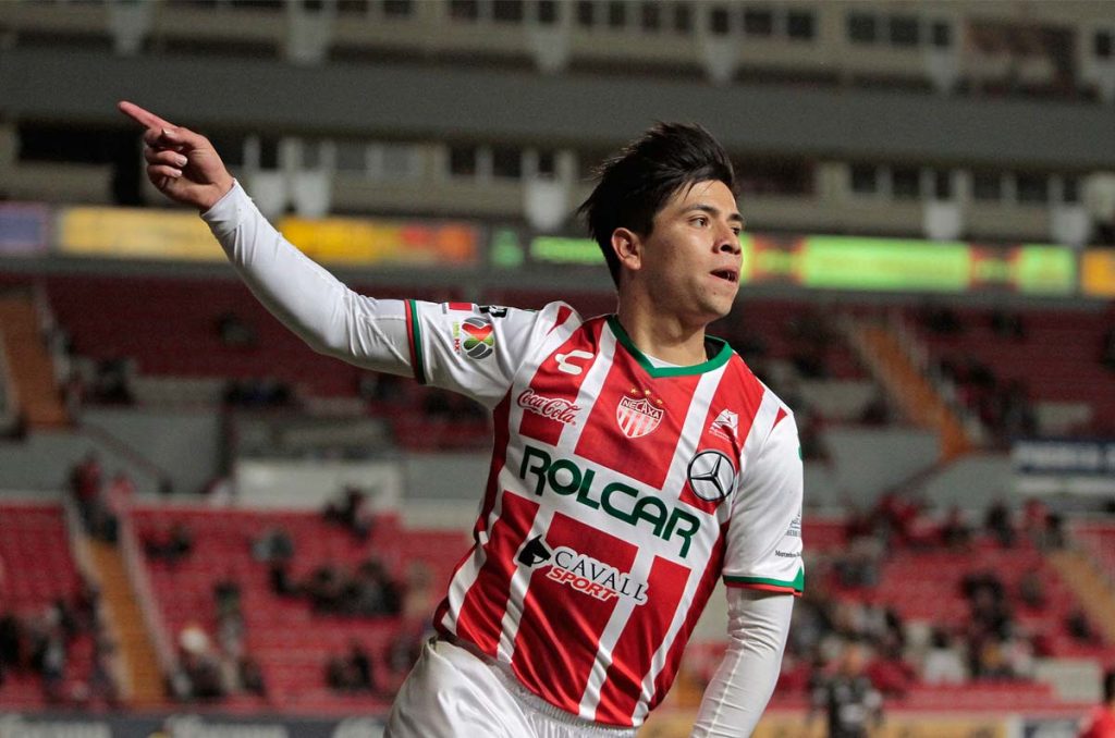 Víctor Dávila en su paso como jugador de Necaxa