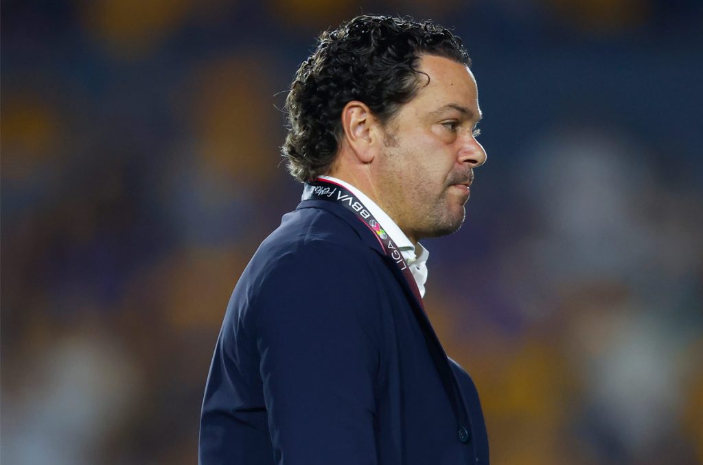 Santiago Baños se iría de las Águilas del América