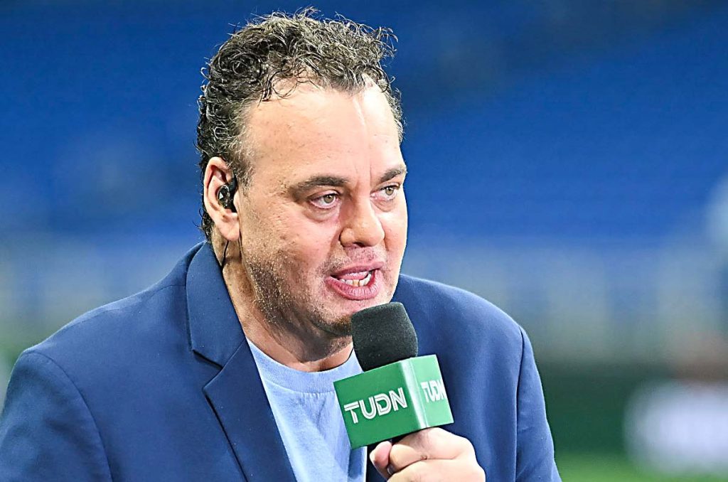 "Se cambió por un millón de pesos"; revelan sueldo de David Faitelson