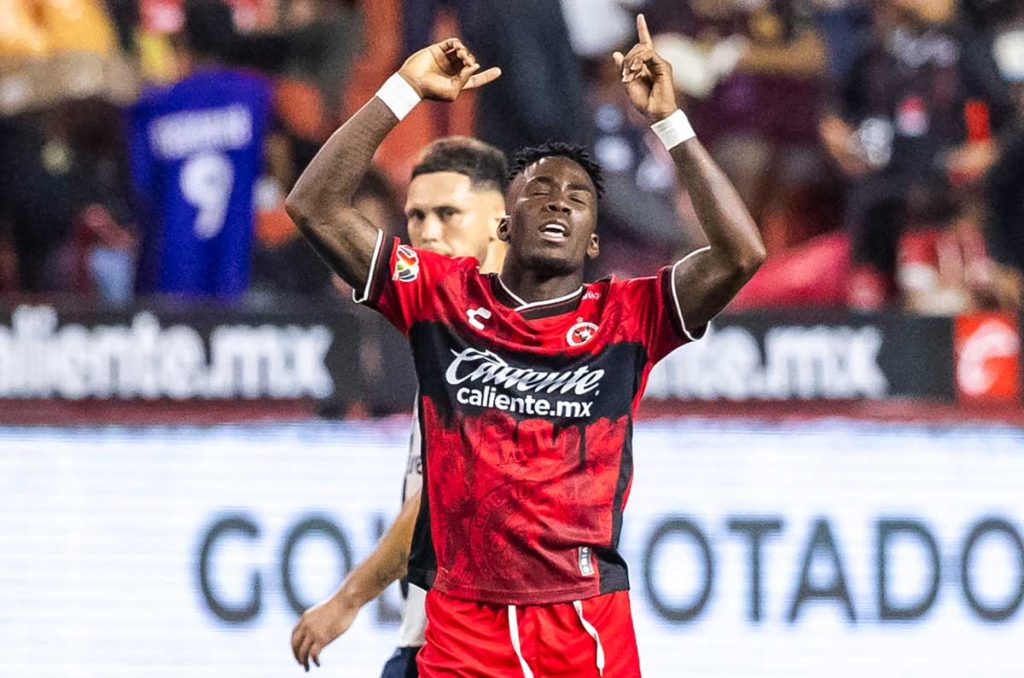 ¿Se va de Xolos? Adonis Preciado se ofrece a otro equipo