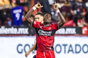 ¿Se va de Xolos? Adonis Preciado se ofrece a otro equipo