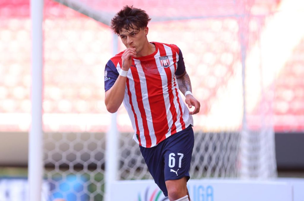 Chivas debe comprar a Sergio Aguayo