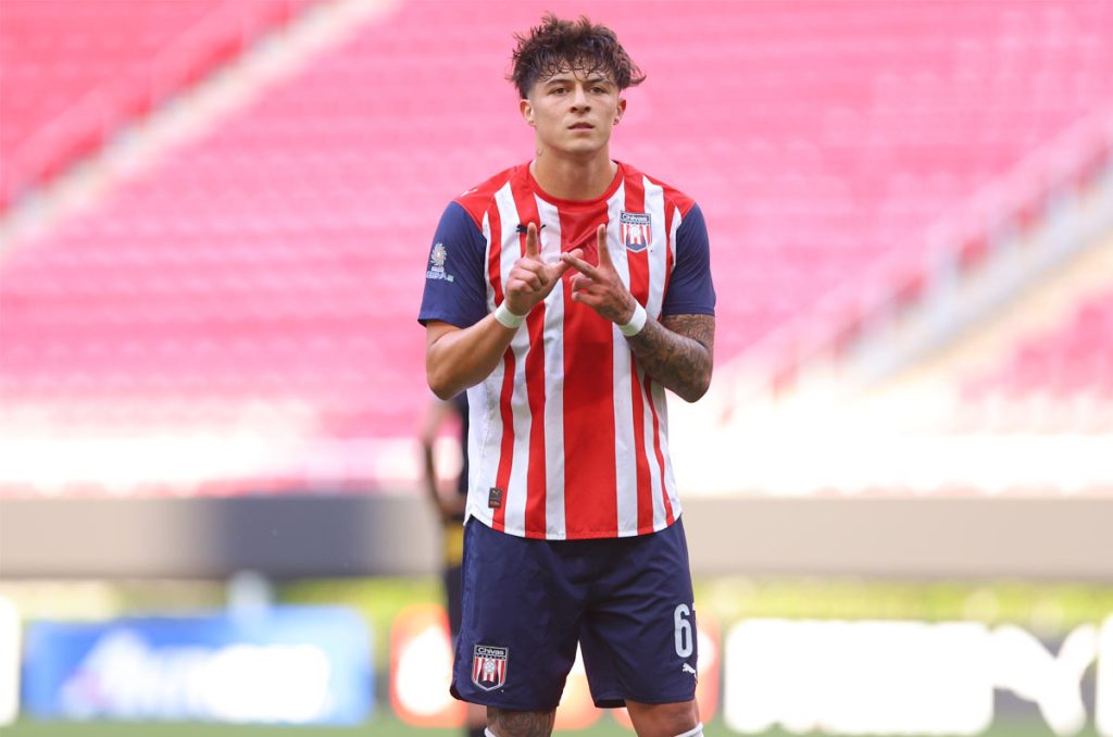 Sergio Aguayo pelea por ser el cuarto delantero de Chivas en el Clausura 2026