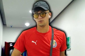 Alan Pulido se niega a salir de Chivas