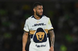 Caicedo pide su salida de Pumas y Santos levanta la mano