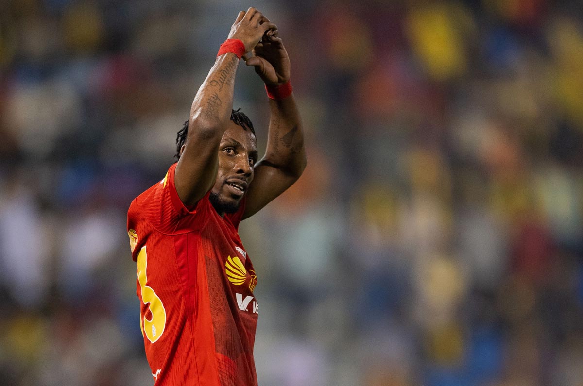 Julián Quiñones; Pantera en Arabia, minino en Selección Mexicana