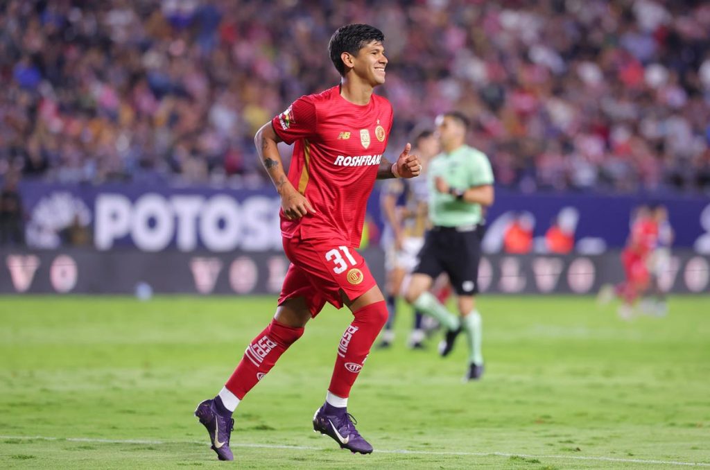 Robert Morales se apunta como nuevo delantero de Pumas