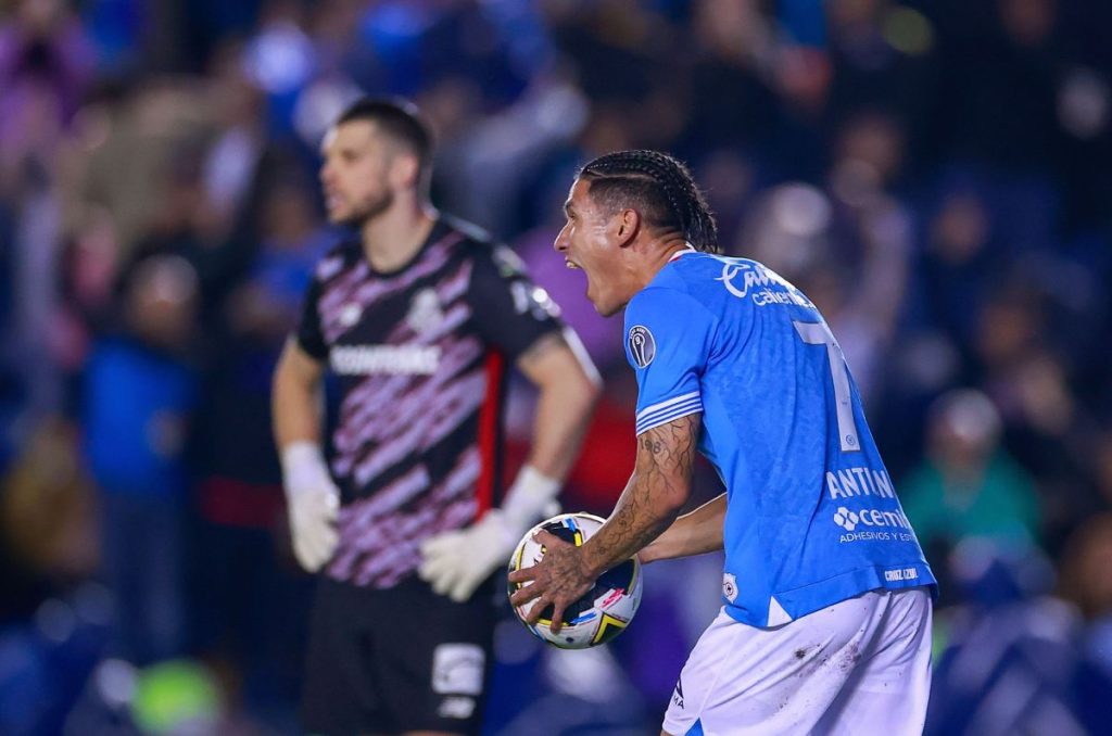 Los 8 futbolistas que han jugado en Chivas, Pumas y Cruz Azul 7