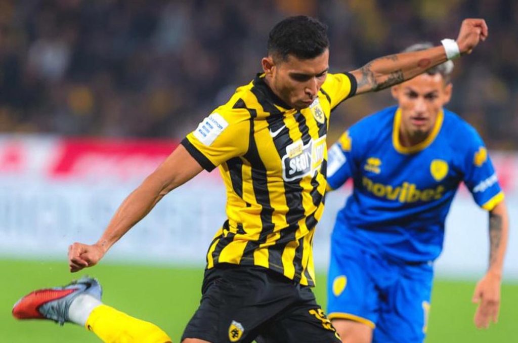 En Atenas quieren extender el contrato de Orbelín Pineda