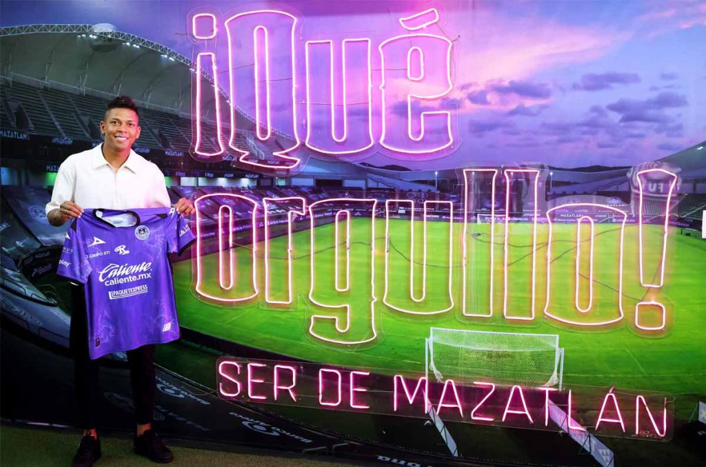 Billy Arce firmó por seis meses con Mazatlán