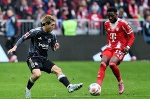 Lesión Alphonso Davies enciende las alarmas en Canadá