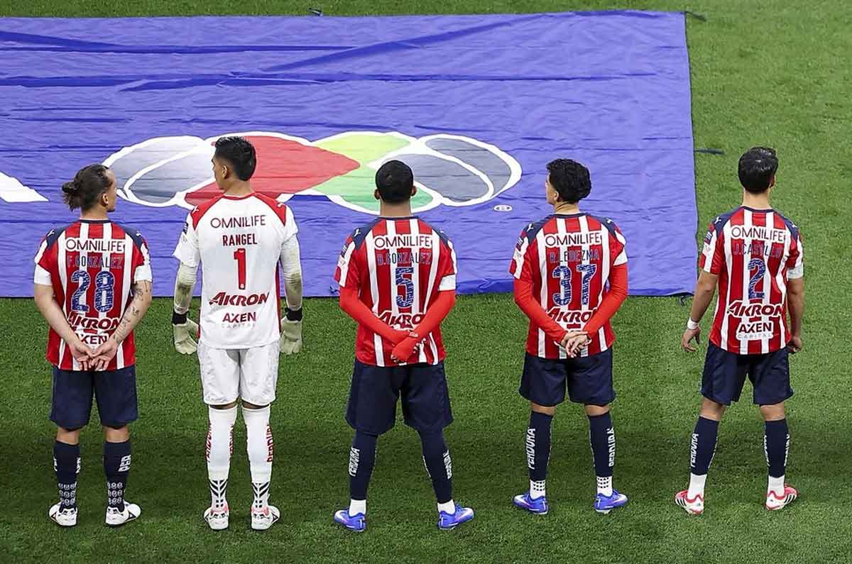 Chivas va por 10 renovaciones para blindaje masivo