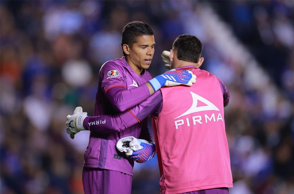 Kevin Mier podría ser vendido y Cruz Azul quedarse con Andrés Gudiño como titular