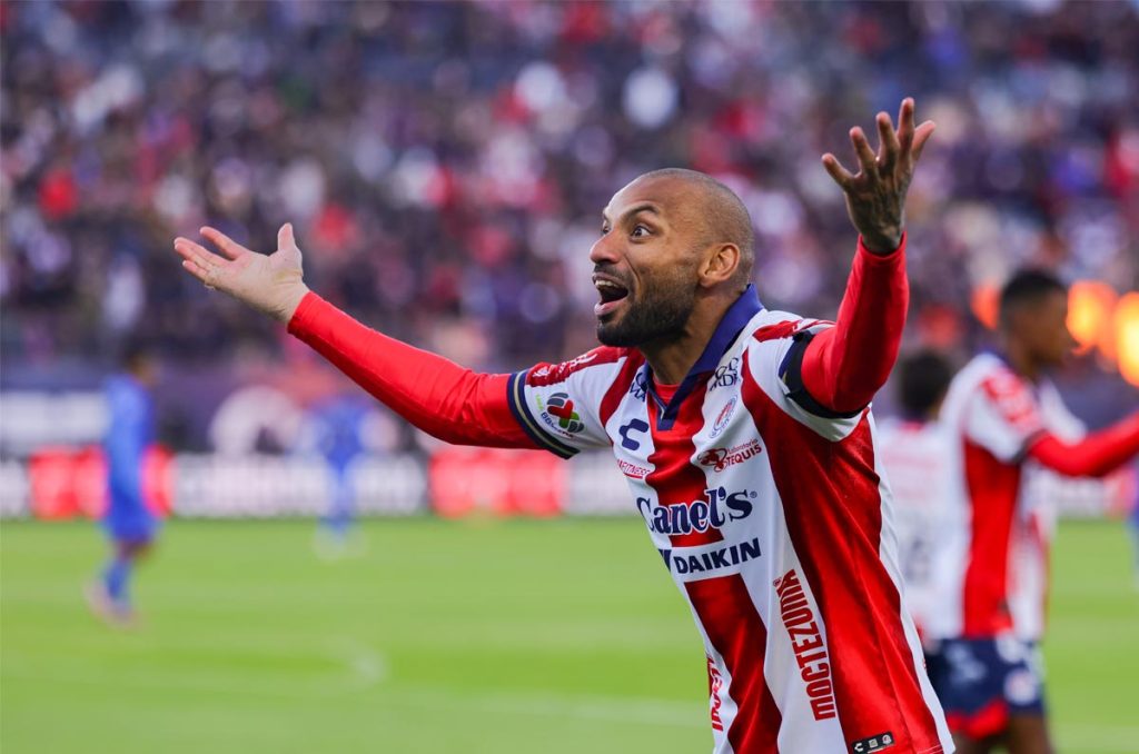 Cruz Azul se ha negado a pagar 5 millones por Joao Pedro