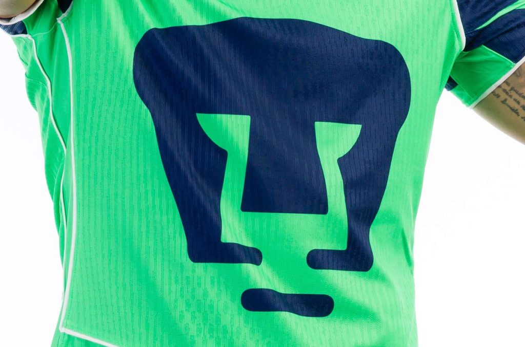Al estilo Olaf Heredia, el nuevo jersey de Pumas