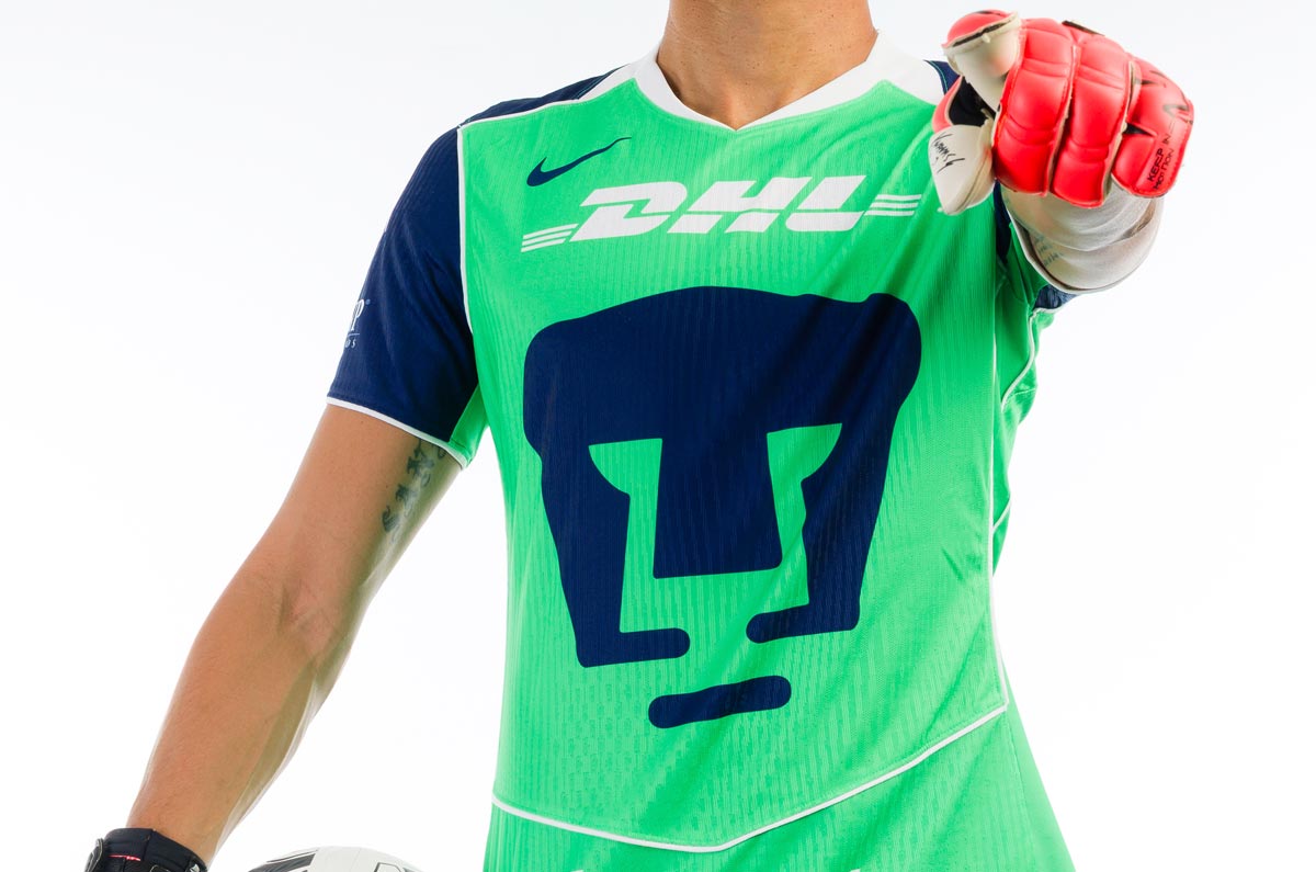 pumas-jersey-portero-homenaje-olaf-heredia-nike-2