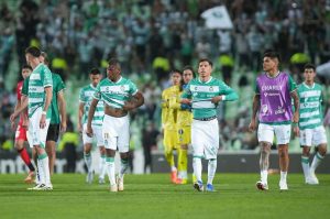 Santos hace limpia: Omar Tapia el elegido