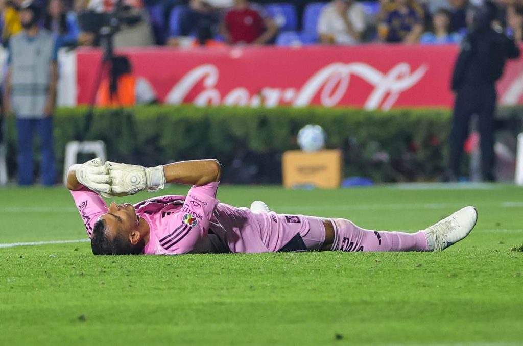 Nahuel Guzmán ha sido protagonista en dos goles de larga distancia vs Pachuca