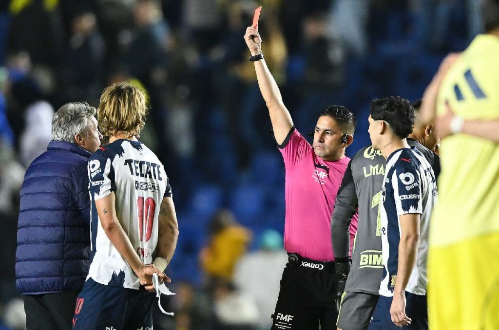 Afición mete presión a Rayados en el Barrial 0