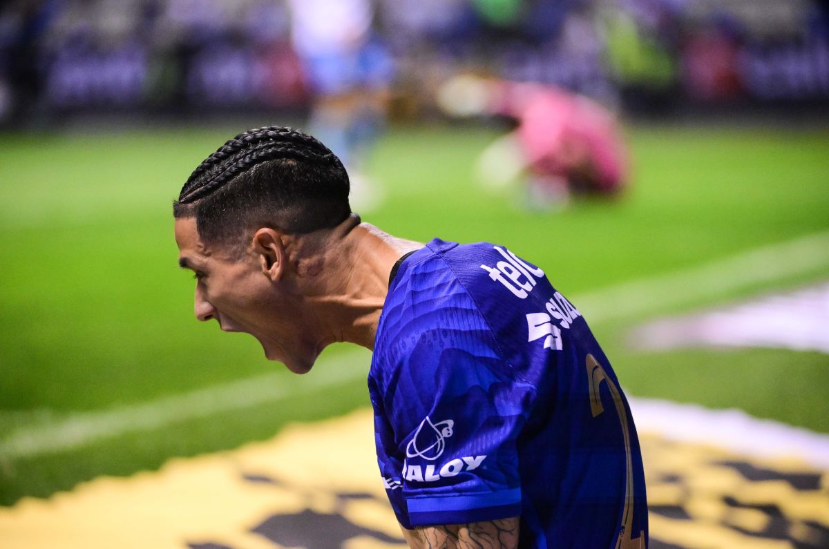 Uriel Antuna se baja el sueldo en Pumas