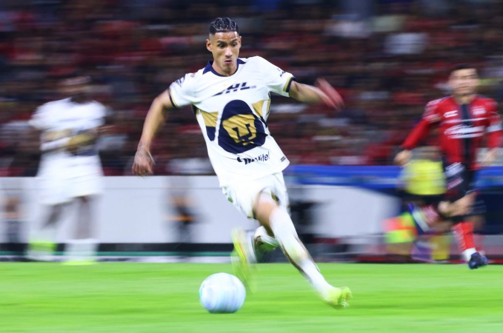 Salieron por la puerta de atrás de Chivas y su refugio fue Pumas 1