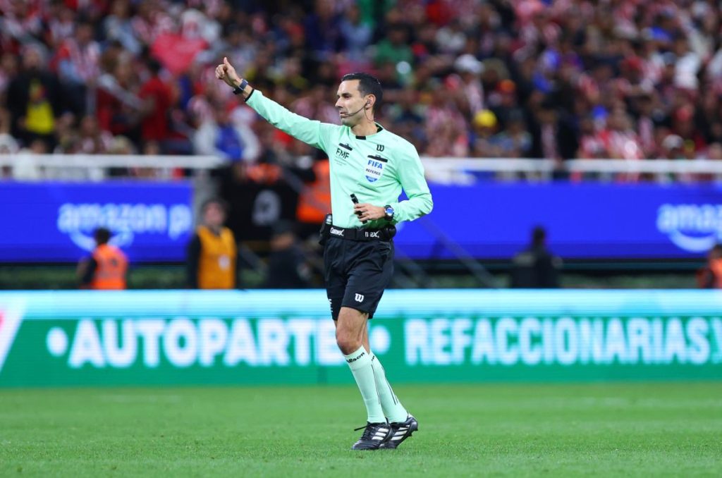 Árbitros mexicanos atrapados en Qatar 1