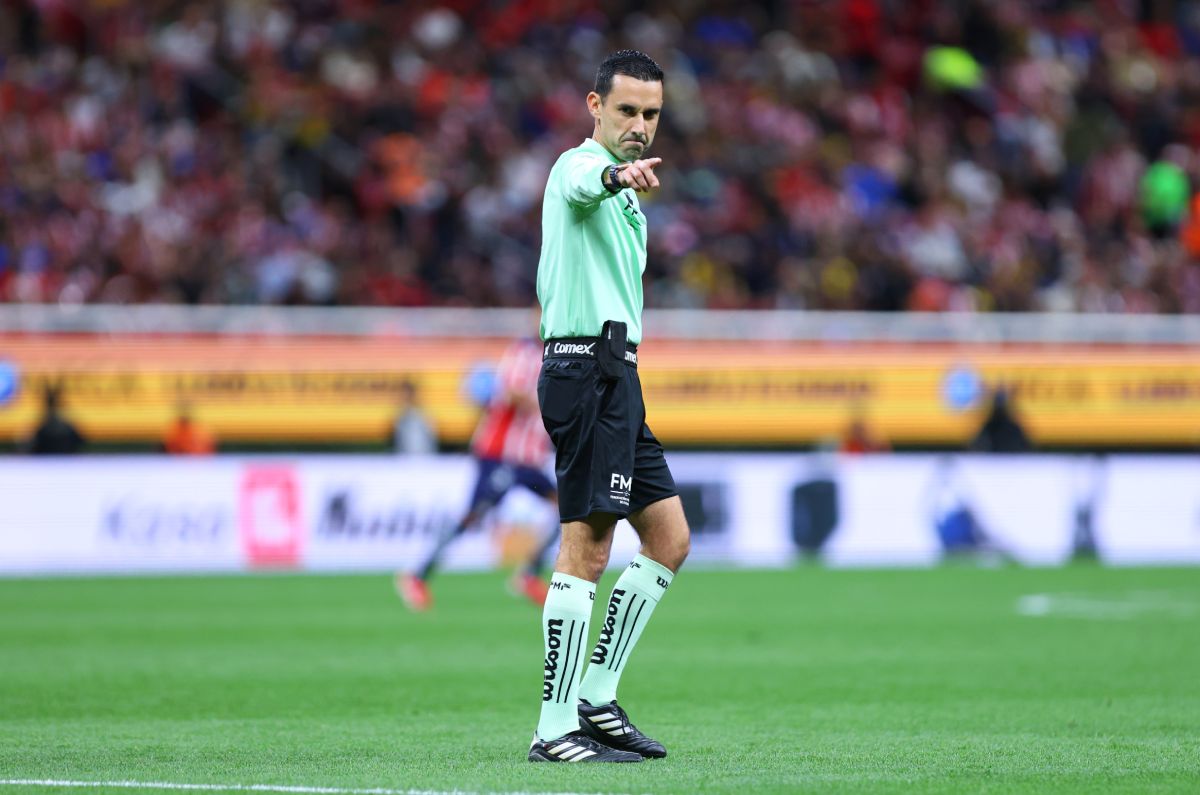 Árbitros mexicanos atrapados en Qatar