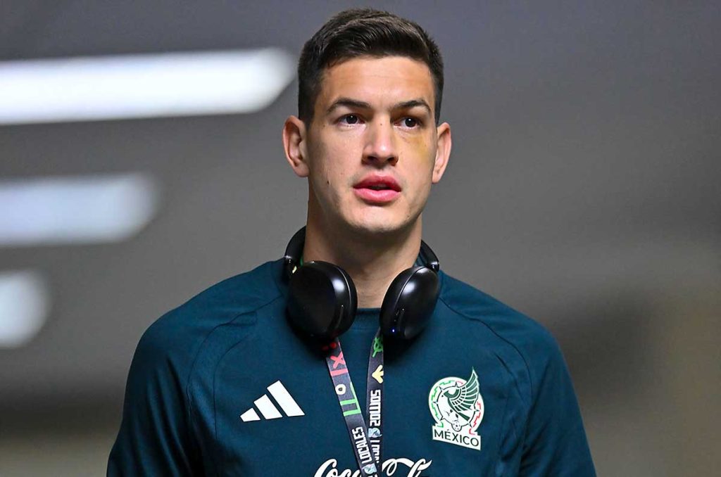 César Montes se une al hospital que es la Selección Mexicana